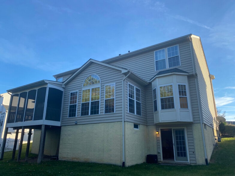 Building Photo - 9523 Evergreen Circle