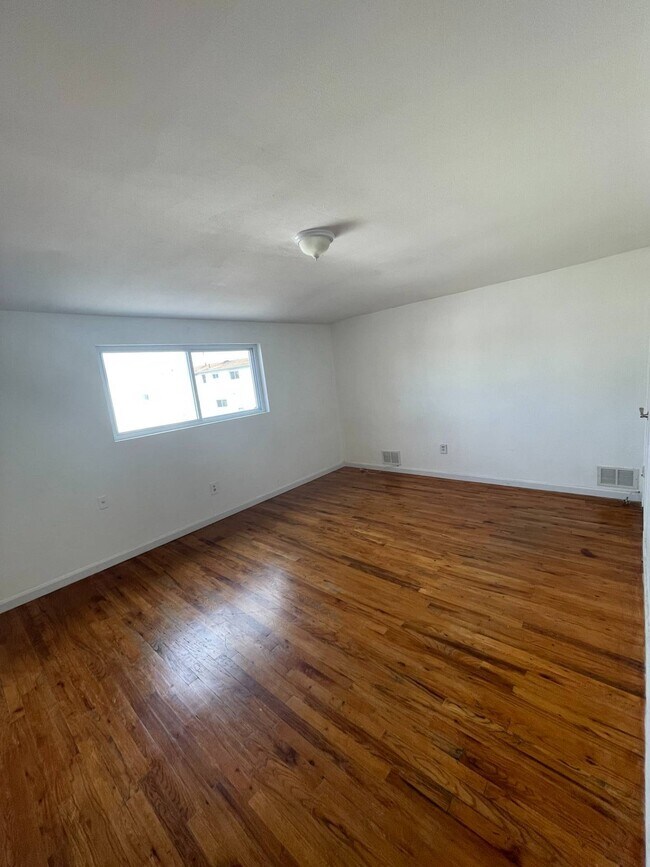 37 Rockville Ave 37 Rockville Ave Staten Island NY 10314 Apartment