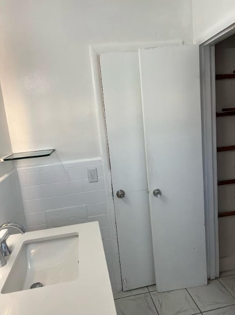 Bathroom - 649 W 14th St
