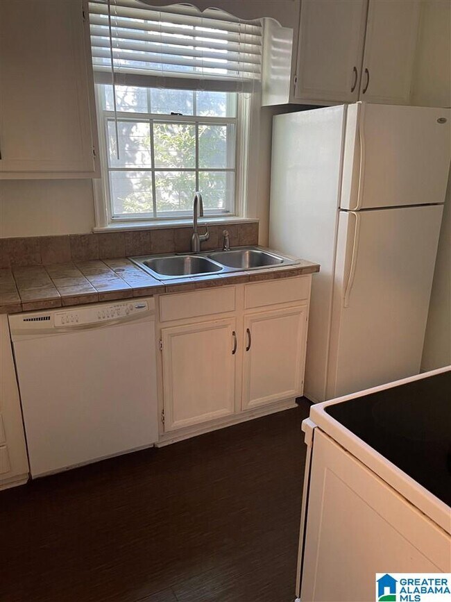 Building Photo - 712 47th Way S