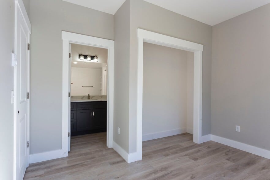 Building Photo - 648 Highton St