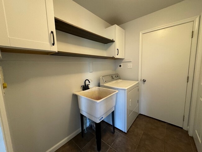 Building Photo - THREE BEDROOM  w Finished Basement- PARKLA...