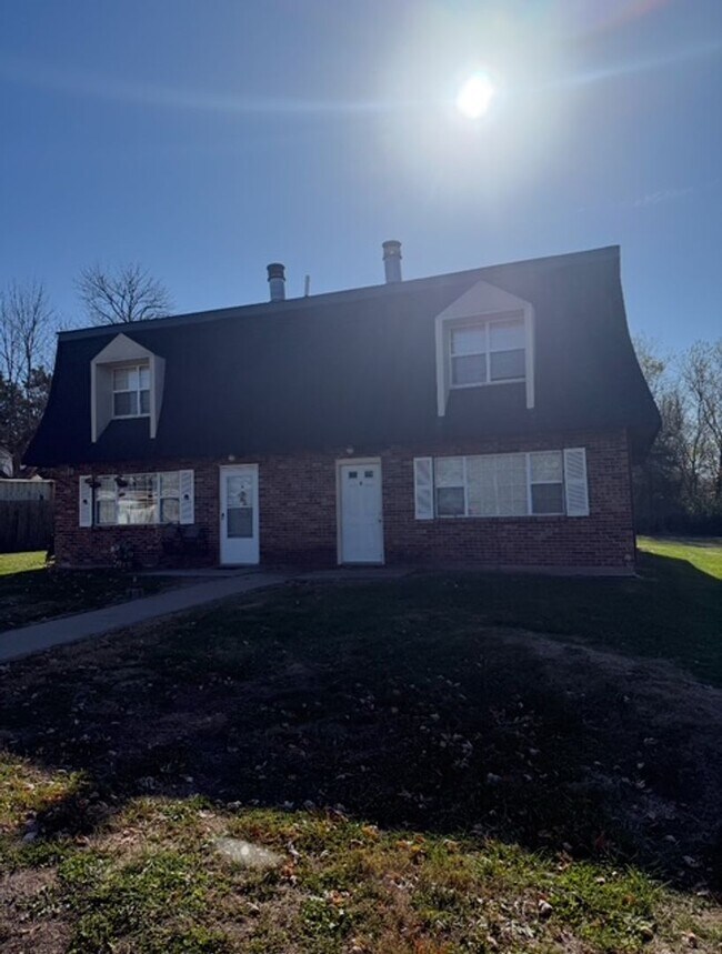 Primary Photo - 4460 Hillcrest Dr