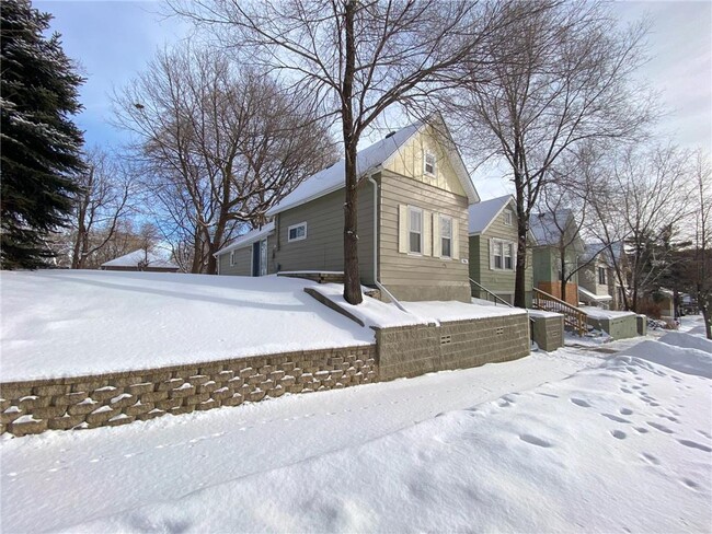 Building Photo - 916 Farrington St