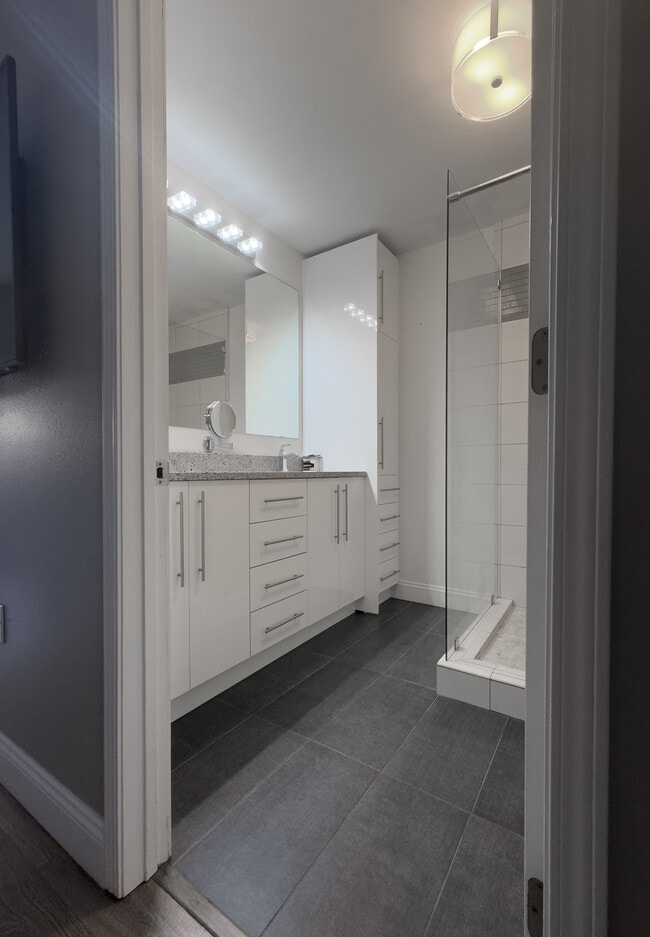 Building Photo - 931 Holbrook Cir