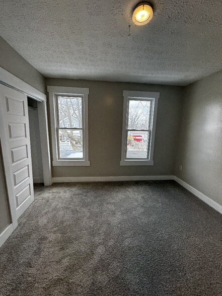 Building Photo - 53 N Oakley Ave