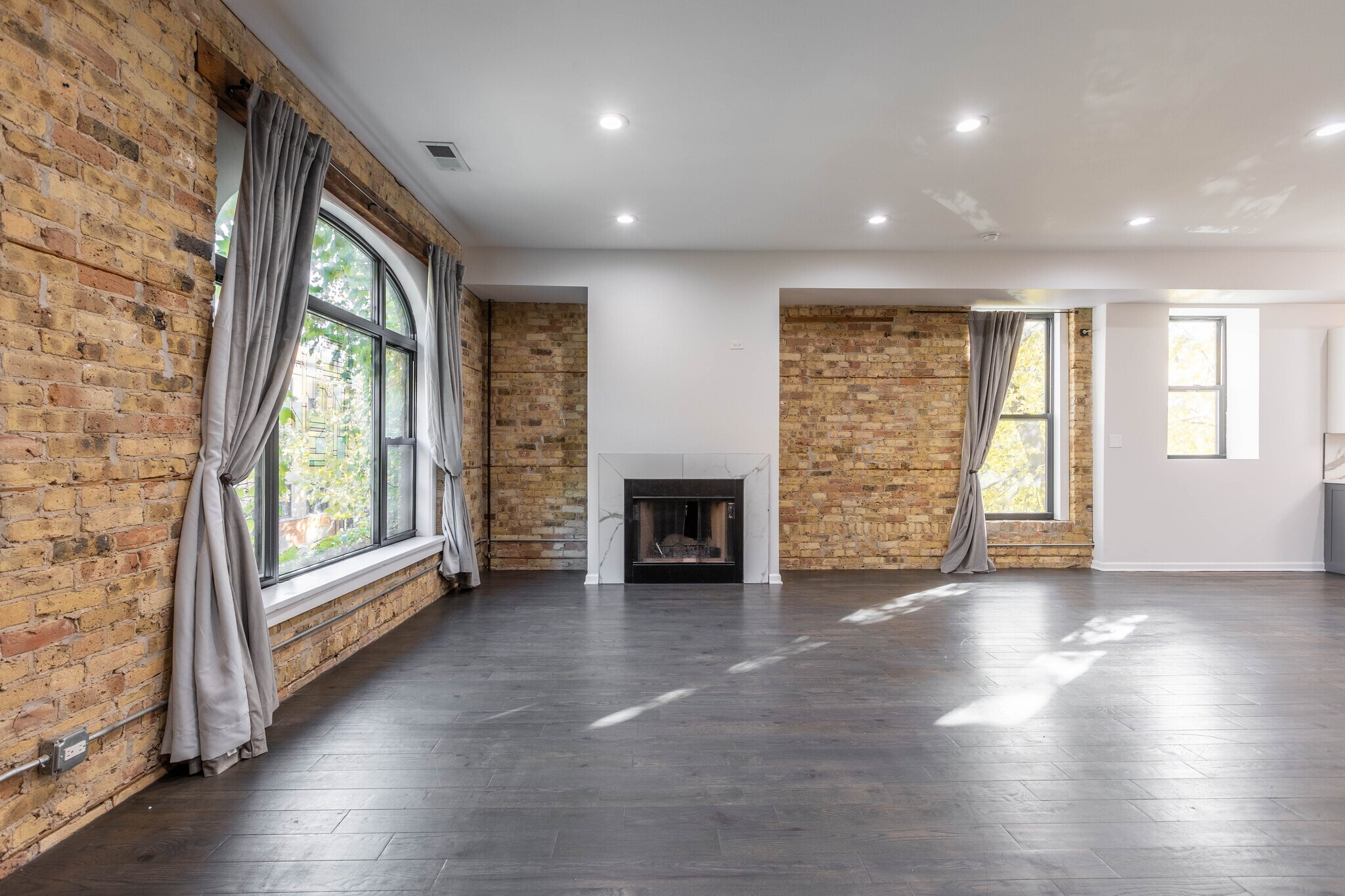 Building Photo - 2701 W Thomas St