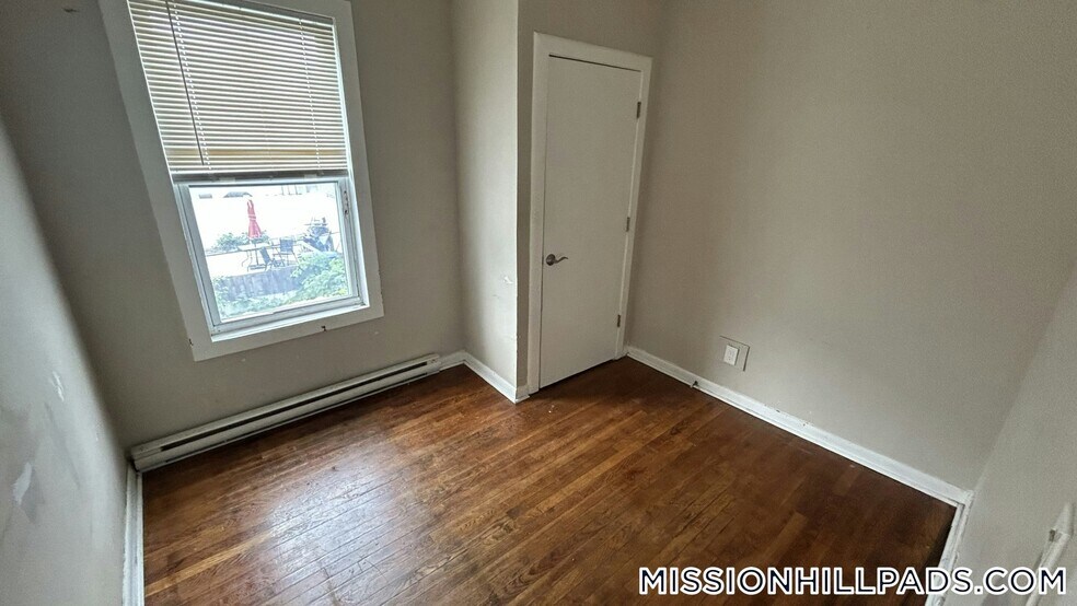 Building Photo - 121 George St