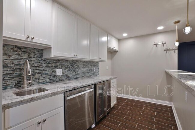 Building Photo - 1412 Leesland Dr