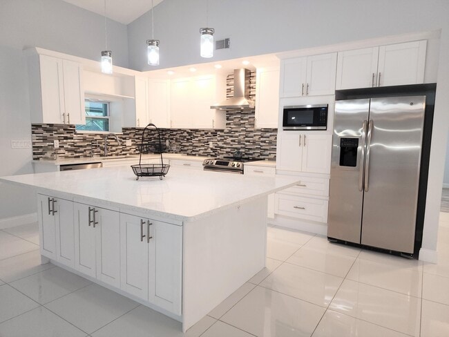 Building Photo - 14526 Paddock Dr