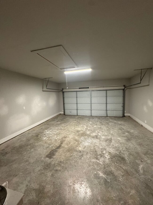 Building Photo - MOVE IN READY - 3/2/2 - GODLEY ISD