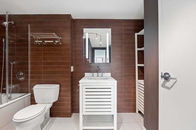 Building Photo - 1221 N Dearborn St