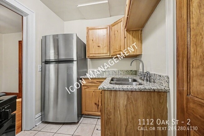 Building Photo - 1112 Oak St