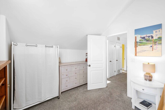 Building Photo - 1605 Lynngrove Dr