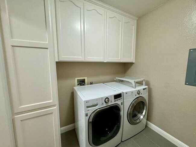 Building Photo - 25400 Radonich Rd