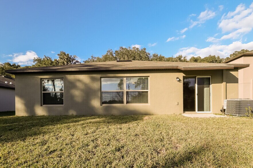 Building Photo - 39886 Dawson Chase Dr