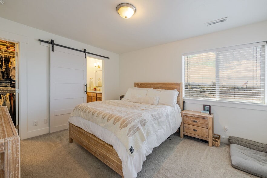 Building Photo - 63121 De Haviland Ct
