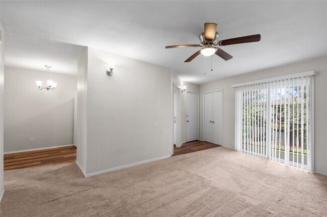 Building Photo - 102 The Strand