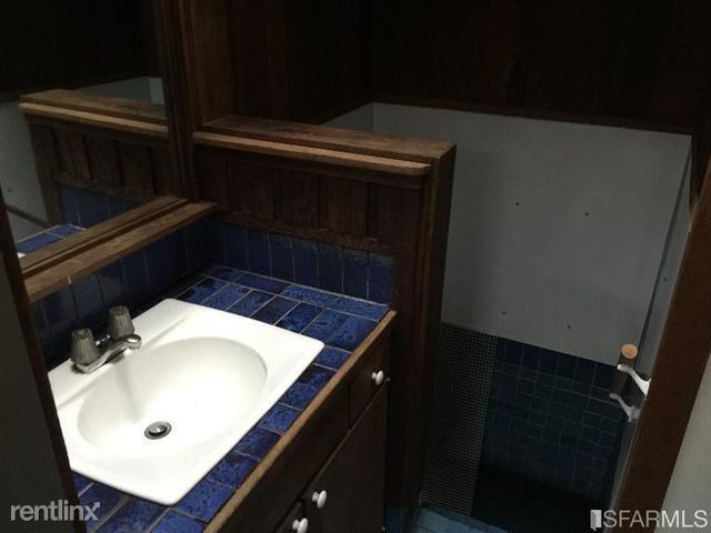 Building Photo - 131 Wilmot St