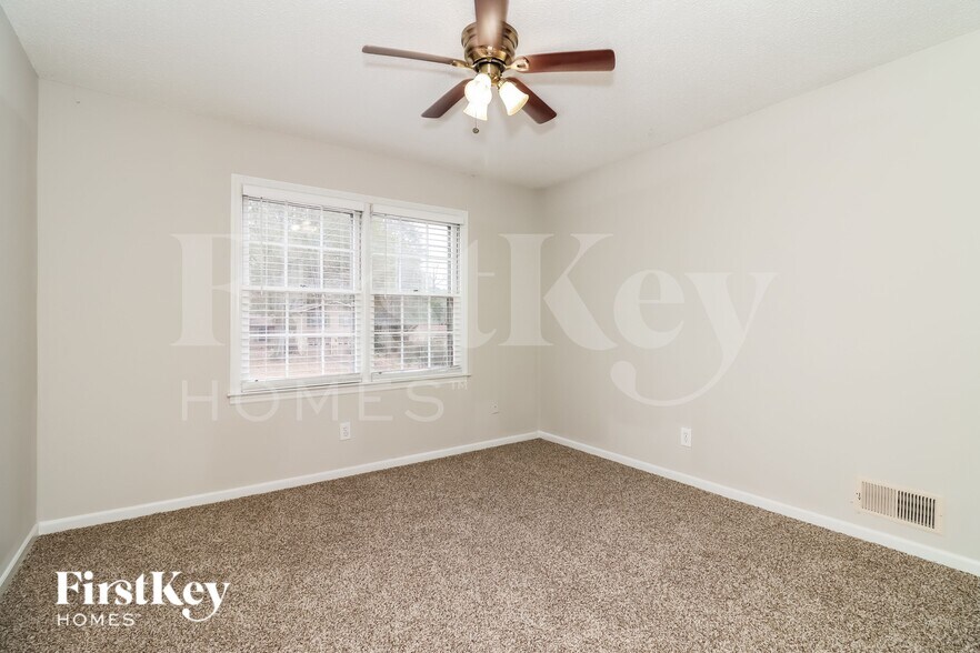 Building Photo - 1570 Sprayberry Dr