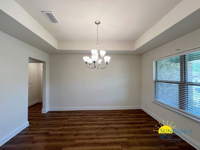 Building Photo - Stunning 4 Bedroom Home in Willow Creek Pl...