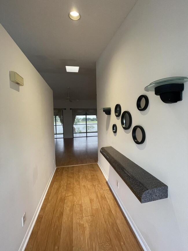 Building Photo - 10910 Lakemore Ln