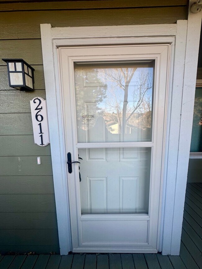 Building Photo - Updated 2 Bedroom CONDO with AC, centrally located