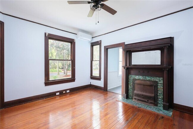 Building Photo - 735 E University Ave