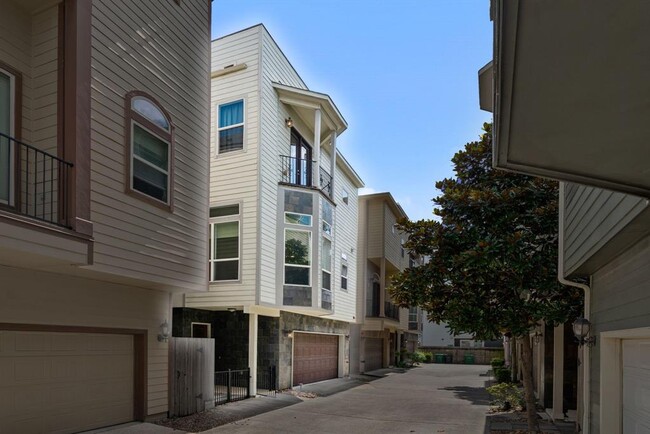 Building Photo - 2014 Sabine St
