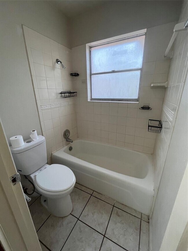 Building Photo - 1002 Hillyer St