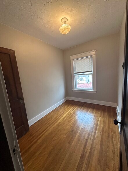 Bedroom 3 10x8 - 1141 Lakeland Ave