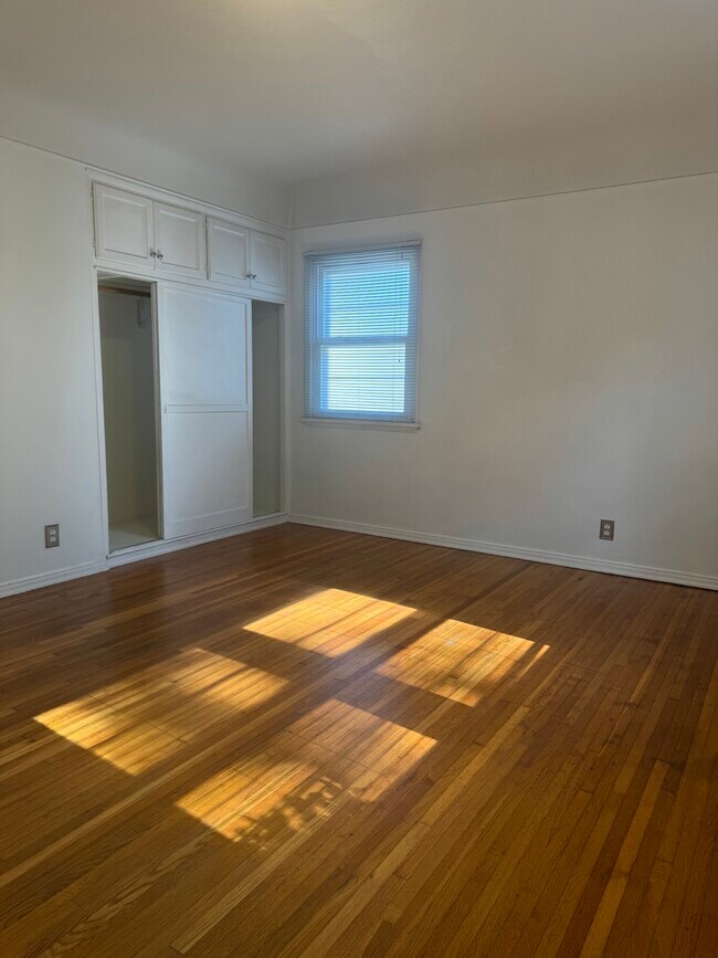 Large bedroom closets - 8618 McConnell Ave
