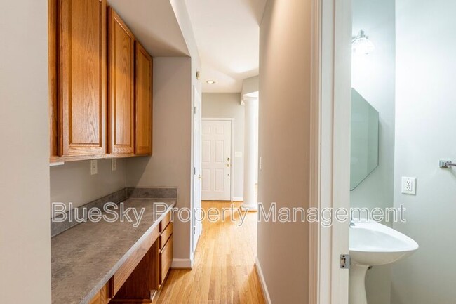 Building Photo - 2304 Ravenswood Ct