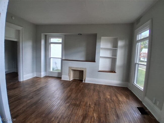 Building Photo - 185 Columbus St