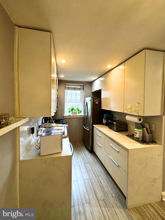 Building Photo - 24 S Old Glebe Rd