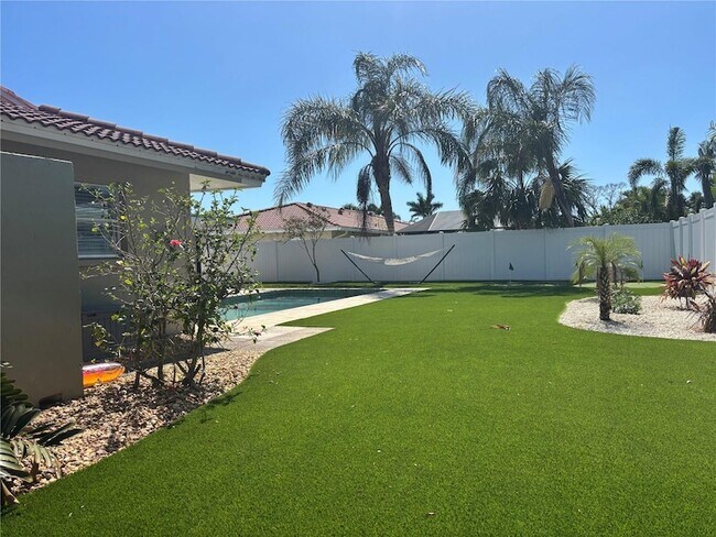 Building Photo - 2921 Captiva Dr