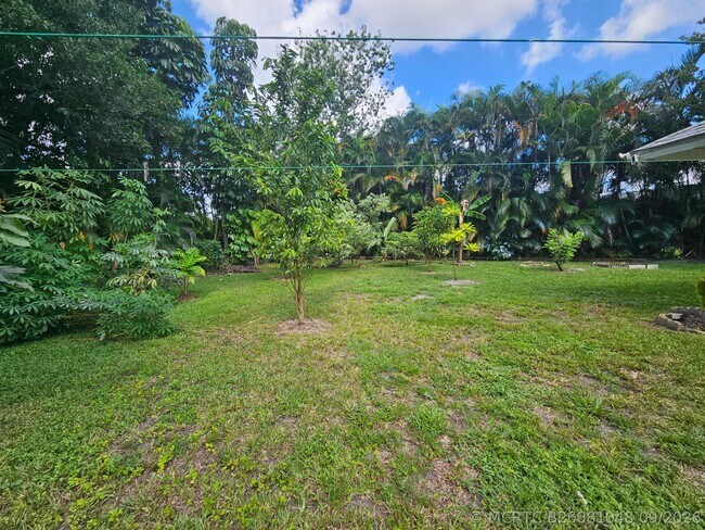 Building Photo - 286 NE Brunson Ct