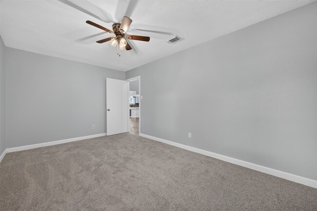Building Photo - 2450 Long Reach Dr