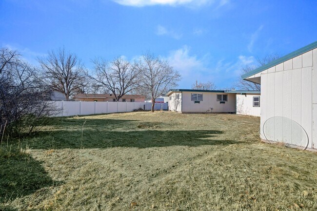Building Photo - 1642 Bel-Air Cir