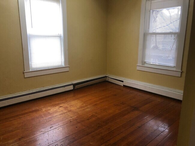 Building Photo - 212 Boylston St