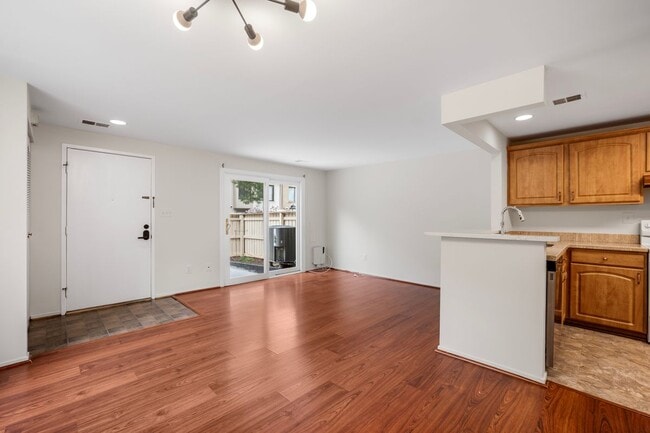 Building Photo - 9453 Chadburn Pl