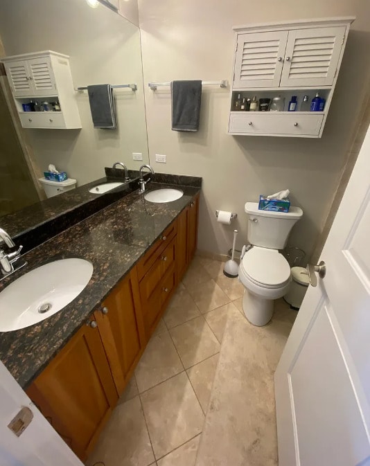 Building Photo - 2151 W Evergreen Ave