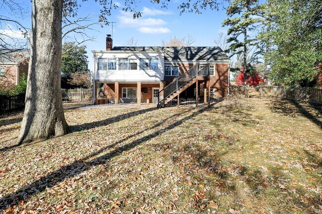 Building Photo - 3107 Valley Ln