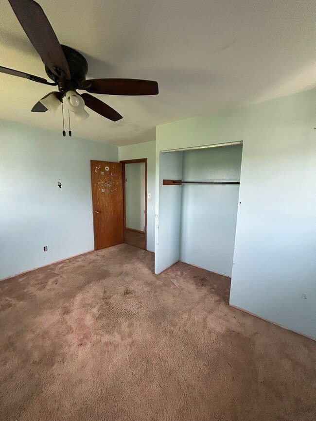 Building Photo - 2611 Meadowlane Dr