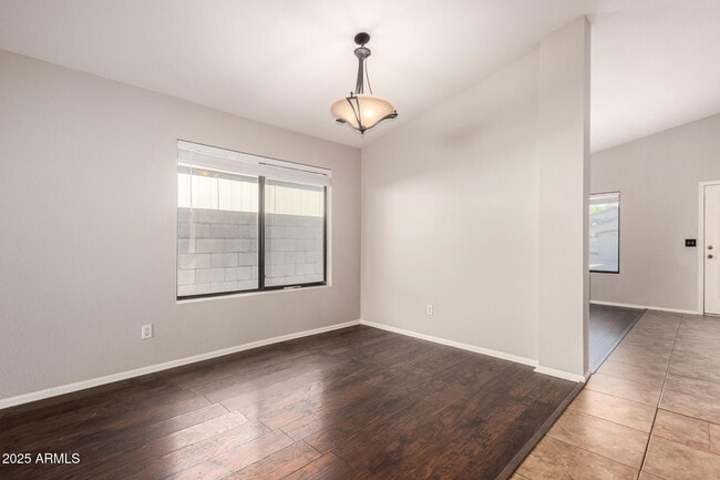 Building Photo - 3122 W Donald Dr