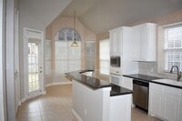 Building Photo - 516 Arcadia Dr