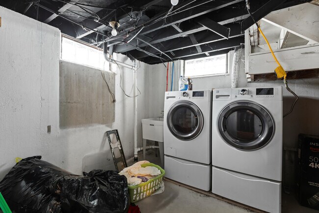 Building Photo - 4521 Thorncroft Ave