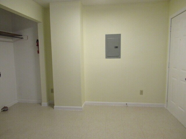 Building Photo - 2630 Forest View Rd