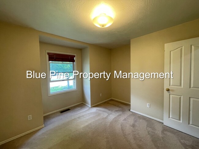 Building Photo - 810 Tennis Ct Dr