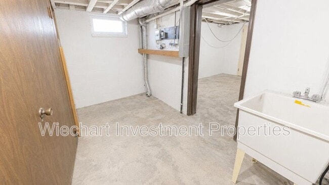 Building Photo - 238 E Main St
